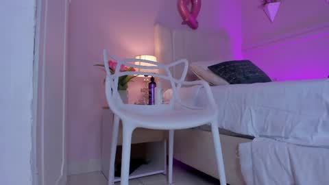 Snapshot of _bianca_18 chatting on 02/19/25, 05:49 Hi guys i am Bianca online show from 02/19/25, 05:49