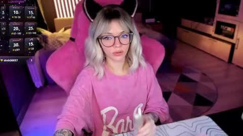 Snapshot of _black_fox__ chatting on 04/21/26, 11:29 Olivia Subscribe to my Fansly - online show from 04/21/26, 11:29