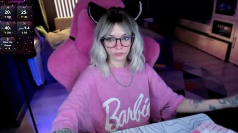 Snapshot of _black_fox__ chatting on 04/24/26, 11:40 Olivia Subscribe to my Fansly - online show from 04/24/26, 11:40