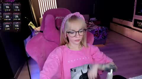 Snapshot of _black_fox__ chatting on 05/13/26, 10:27 Olivia Subscribe to my Fansly - online show from 05/13/26, 10:27