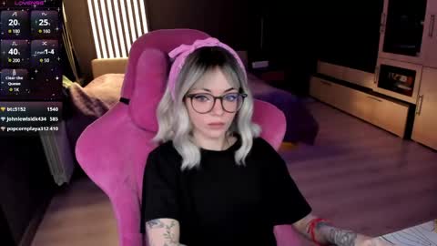 Snapshot of _black_fox__ chatting on 05/27/26, 11:24 Olivia Subscribe to my Fansly - online show from 05/27/26, 11:24