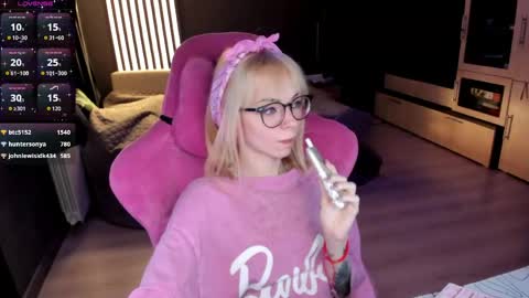 Snapshot of _black_fox__ chatting on 05/29/26, 01:36 Olivia Subscribe to my Fansly - online show from 05/29/26, 01:36