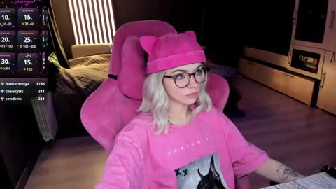 Snapshot of _black_fox__ chatting on 05/31/26, 12:30 Olivia Subscribe to my Fansly - online show from 05/31/26, 12:30