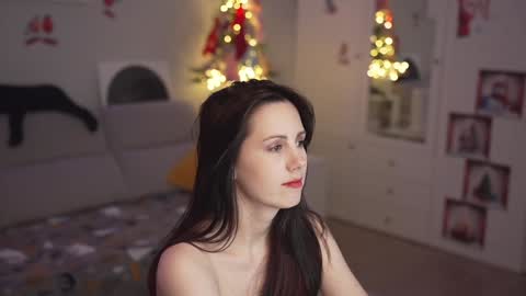 Lili online show from 12/24/24, 12:11