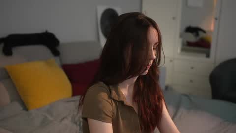 Lili online show from 09/26/25, 11:36