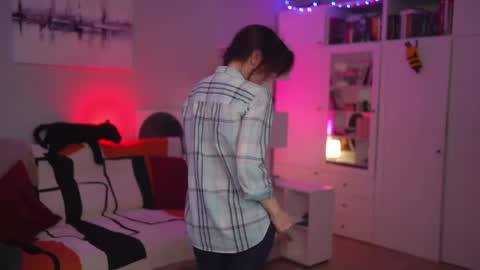 Lili online show from 04/10/26, 09:25