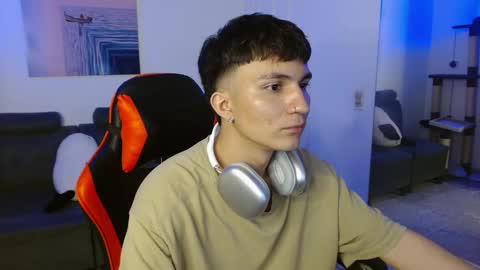 Snapshot of _blakee chatting on 02/13/25, 07:03 B L A K E online show from 02/13/25, 07:03