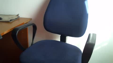 Snapshot of _bunny_b chatting on 02/18/25, 05:42 I will be back soon  online show from 02/18/25, 05:42