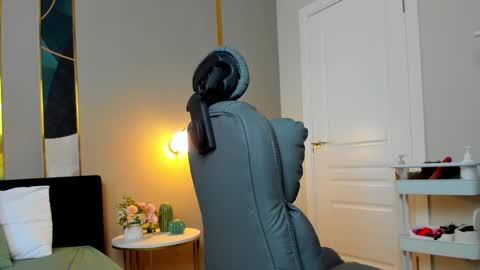 Stella online show from 02/24/25, 07:11