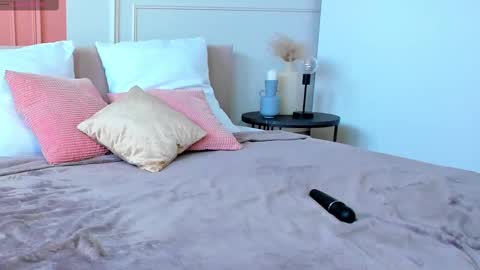 Stella online show from 03/10/25, 05:54