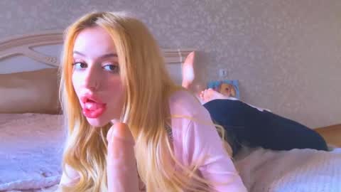 Stella online show from 09/30/25, 06:07