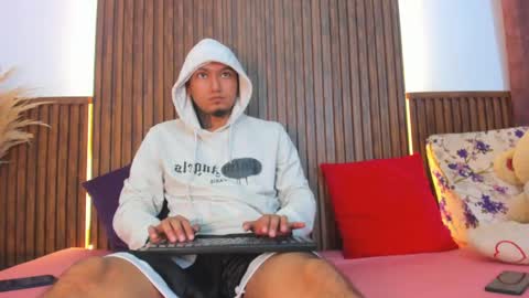 Snapshot of _cannabitch chatting on 05/24/26, 01:27 Shatta Sara online show from 05/24/26, 01:27
