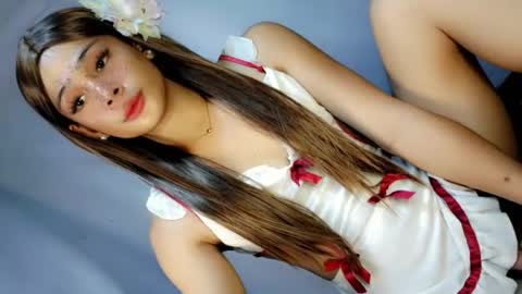 Snapshot of _caroline18_ chatting on 07/25/26, 03:42 Kate flores online show from 07/25/26, 03:42