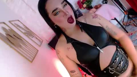 Caroline online show from 12/04/25, 06:44