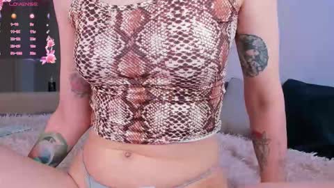 Snapshot of _ccrystaa_ chatting on 09/19/25, 07:10 Christina Chris online show from 09/19/25, 07:10