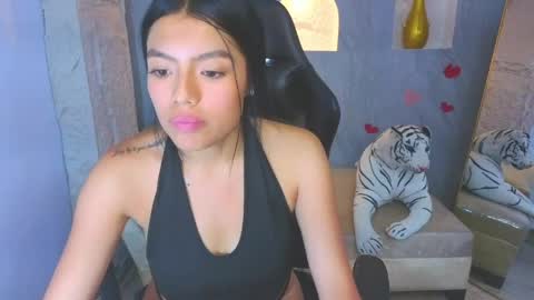 Snapshot of _charlottee_b chatting on 05/27/26, 01:57 _charlottee_b online show from 05/27/26, 01:57