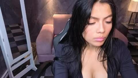 Snapshot of _charlottee_b chatting on 05/29/26, 01:47 _charlottee_b online show from 05/29/26, 01:47