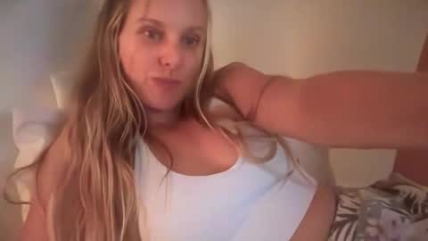 Chelsea xo online show from 10/16/25, 04:46