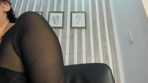 Snapshot of _chloecollins chatting on 05/07/26, 12:32 Chloe Collins online show from 05/07/26, 12:32