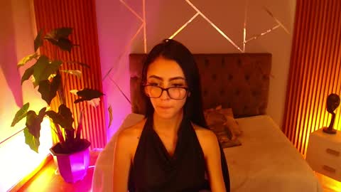 Snapshot of _coraliinee_ chatting on 04/01/26, 05:30 Coraline online show from 04/01/26, 05:30