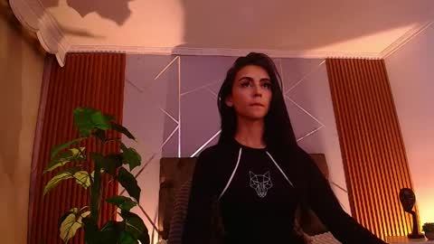Snapshot of _coraliinee_ chatting on 04/15/26, 06:31 Coraline online show from 04/15/26, 06:31