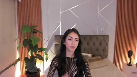 Snapshot of _coraliinee_ chatting on 04/25/26, 03:20 Coraline online show from 04/25/26, 03:20