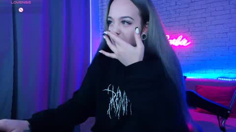 Snapshot of _crazybee_ chatting on 12/08/24, 08:09 Nica online show from 12/08/24, 08:09