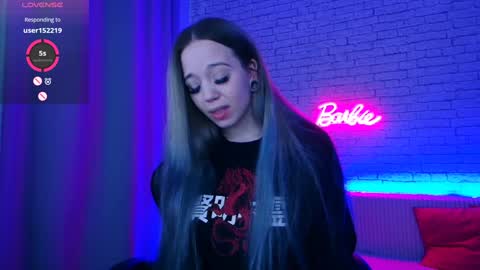 Snapshot of _crazybee_ chatting on 01/18/25, 04:37 Nica online show from 01/18/25, 04:37