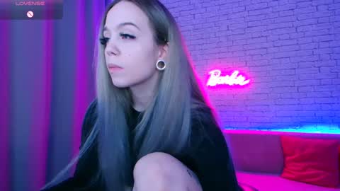 Snapshot of _crazybee_ chatting on 02/05/25, 05:30 Nica online show from 02/05/25, 05:30