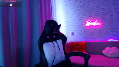 Snapshot of _crazybee_ chatting on 09/21/25, 05:09 Nica online show from 09/21/25, 05:09