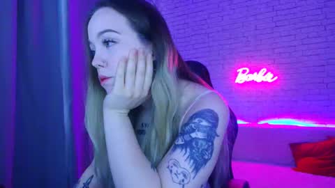 Snapshot of _crazybee_ chatting on 12/04/25, 06:01 Nica online show from 12/04/25, 06:01