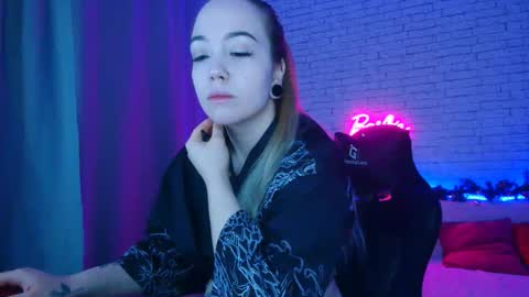 Snapshot of _crazybee_ chatting on 01/09/26, 05:21 Nica online show from 01/09/26, 05:21