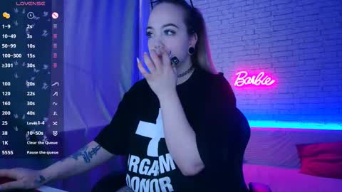 Snapshot of _crazybee_ chatting on 02/19/26, 05:47 Nica online show from 02/19/26, 05:47