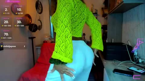 Snapshot of _cristal_ayala chatting on 06/08/26, 12:47 cristal ayala online show from 06/08/26, 12:47
