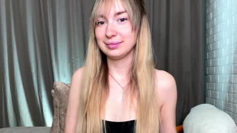 _crystal_moon_1 online show from 11/14/25, 10:07