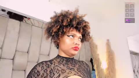 Snapshot of _curly_girl_ chatting on 06/21/26, 07:16 online show from 06/21/26, 07:16