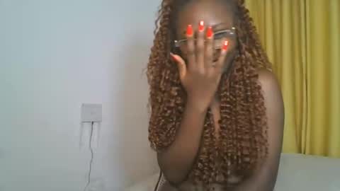 Snapshot of _cutestephanie chatting on 10/29/25, 02:52 STEPH online show from 10/29/25, 02:52