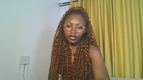 Snapshot of _cutestephanie chatting on 11/01/25, 12:01 STEPH online show from 11/01/25, 12:01