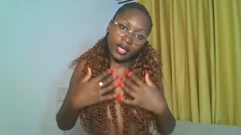 Snapshot of _cutestephanie chatting on 11/06/25, 12:55 STEPH online show from 11/06/25, 12:55