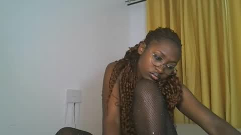 Snapshot of _cutestephanie chatting on 11/07/25, 01:33 STEPH online show from 11/07/25, 01:33
