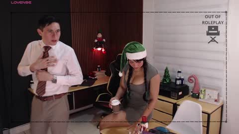 Snapshot of _danyland_ chatting on 12/21/24, 11:24 WELCOME TO THE OFFICE online show from 12/21/24, 11:24