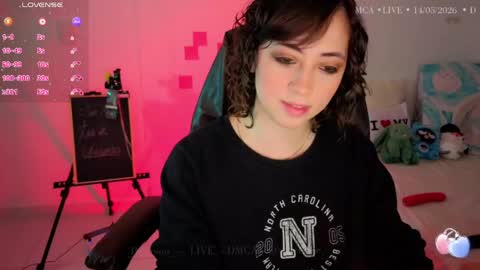Snapshot of _denisse_peterson_ chatting on 05/15/26, 04:19 DENISE online show from 05/15/26, 04:19