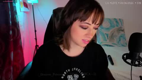Snapshot of _denisse_peterson_ chatting on 06/04/26, 10:49 DENISE online show from 06/04/26, 10:49