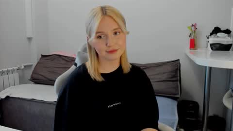 Snapshot of _dewpoint_ chatting on 09/13/25, 10:37 Ri online show from 09/13/25, 10:37