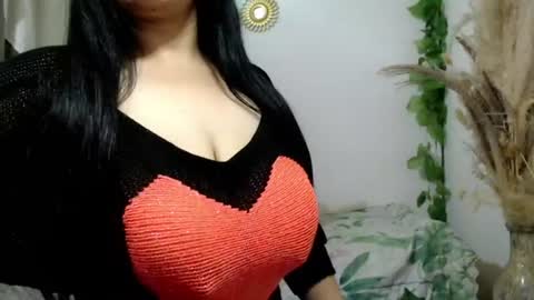 Snapshot of _donniia_ chatting on 06/12/26, 10:19 Dannia online show from 06/12/26, 10:19