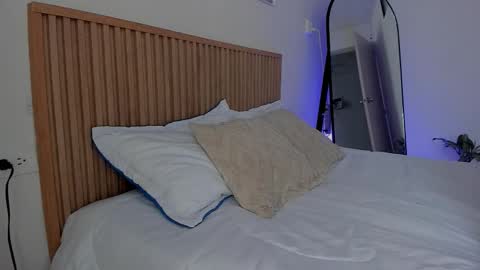 Emma and Tonny online show from 02/06/26, 02:20