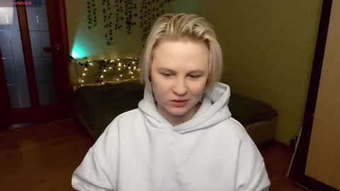 chloue and Gretta online show from 12/12/24, 07:59