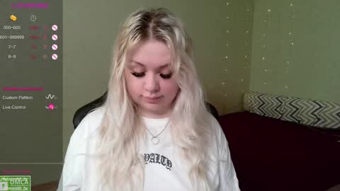 chloue and Gretta online show from 12/21/24, 08:18