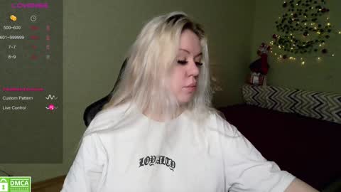 chloue and Gretta online show from 12/25/24, 08:40