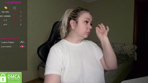 chloue and Gretta online show from 01/20/25, 03:37